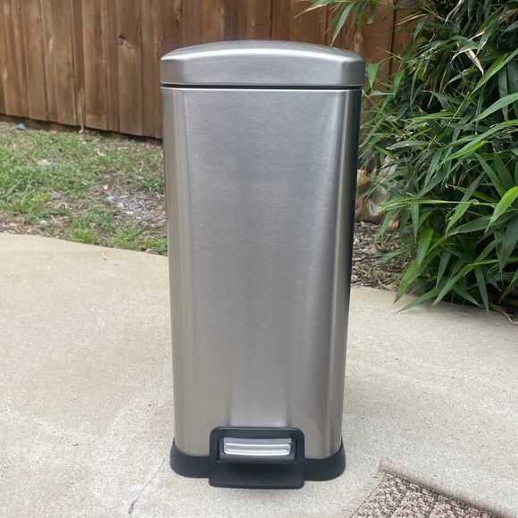 Trash Can - Picture 5 of 8